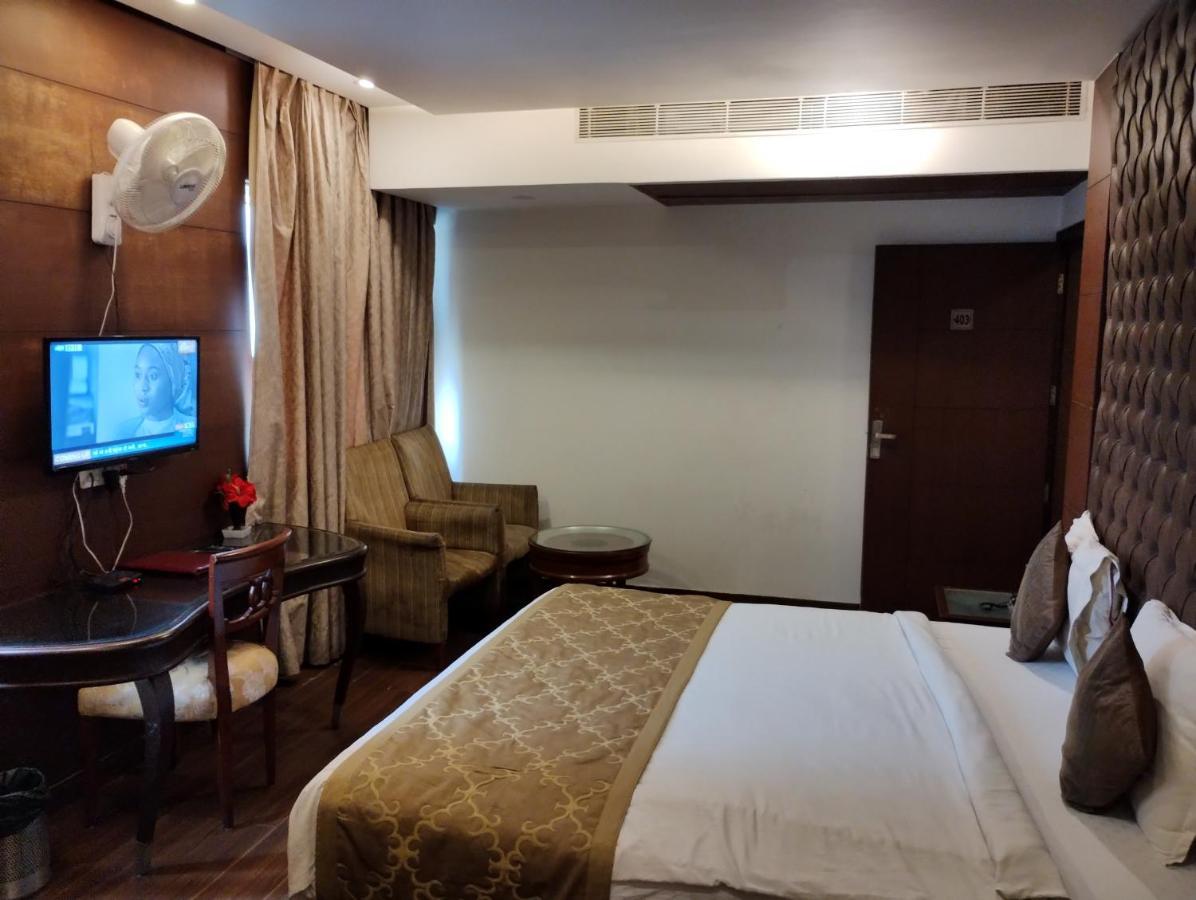 Hotel Wti Airport Grand Delhi Yeni Delhi Dış mekan fotoğraf